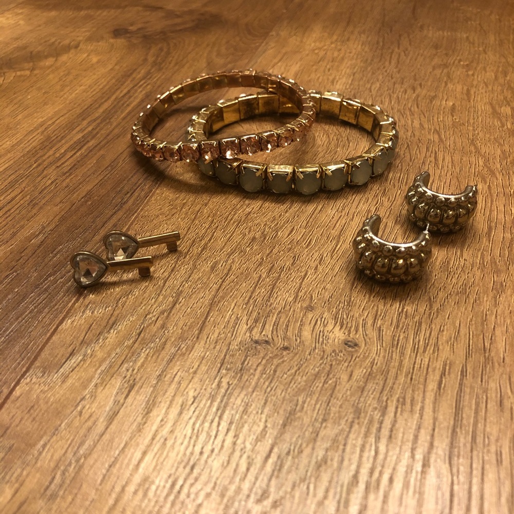 Jewelry, 2 bracelets and 2 sets of earrings